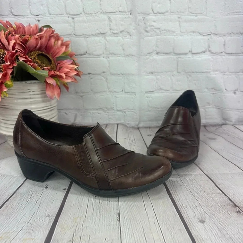 Clarks brown leather bootie casual slip-on size 7.5 89488 04/10 38 block heels
